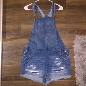 Women’s denim shorts overalls!